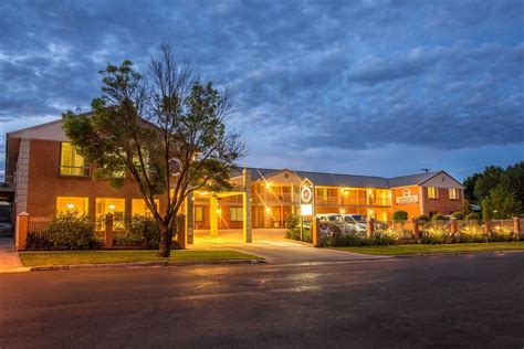 Bathurst Hotel .